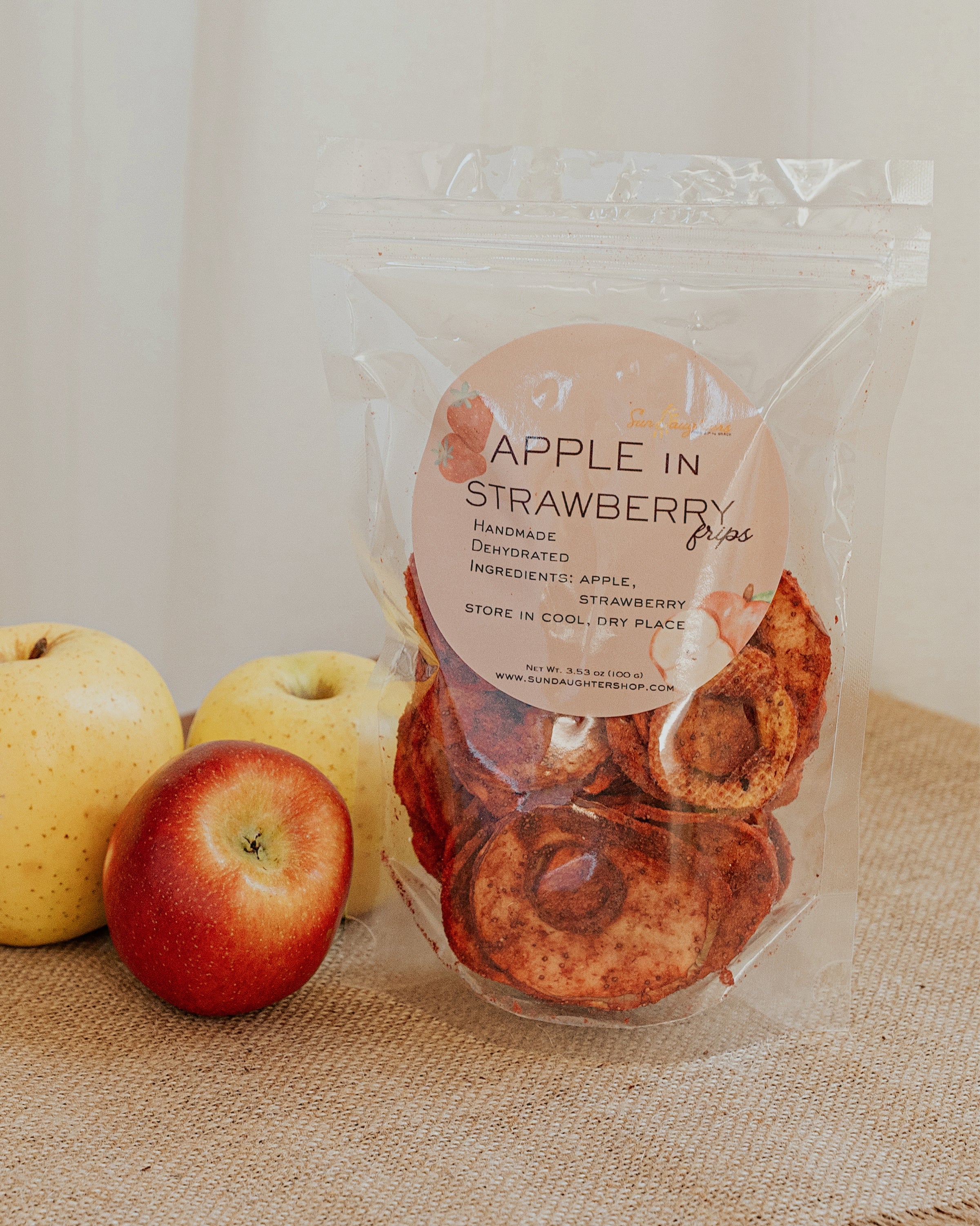 Apple in Strawberry Frips